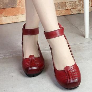 BEYARNE Primavera, Outono Estilo Nacional Mulheres Sapatos de Couro Com Um Quadrado Med Calcanhar Mulher do Dedo do pé Redondo Pulseira de Tornozelo Bombas de Sapatos Novos