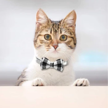 Bonito gravata borboleta Gato Colar de Fuga com Sino de Xadrez Gatinho Colares de Segurança para o Gatinho filhote de Cachorro Ajustável 7.8-10.2