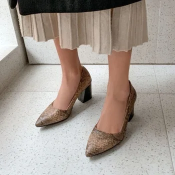 RIZABINA Plus Size 32-43 de Moda as Mulheres Bombas de Sapatos Novo Design Snake Print Sapatos Mulheres de Salto Grosso Pontiagudo Dedo do pé Calçado Casual