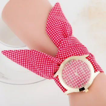 Quente estilo de moda desabotoada mão estilo de grade de pano banda relógio de ouro caso integrada de cor dial ladies watch